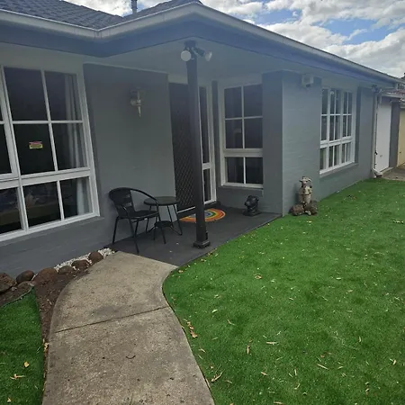 Bright, Central And Private Home In Frankston Exterior photo